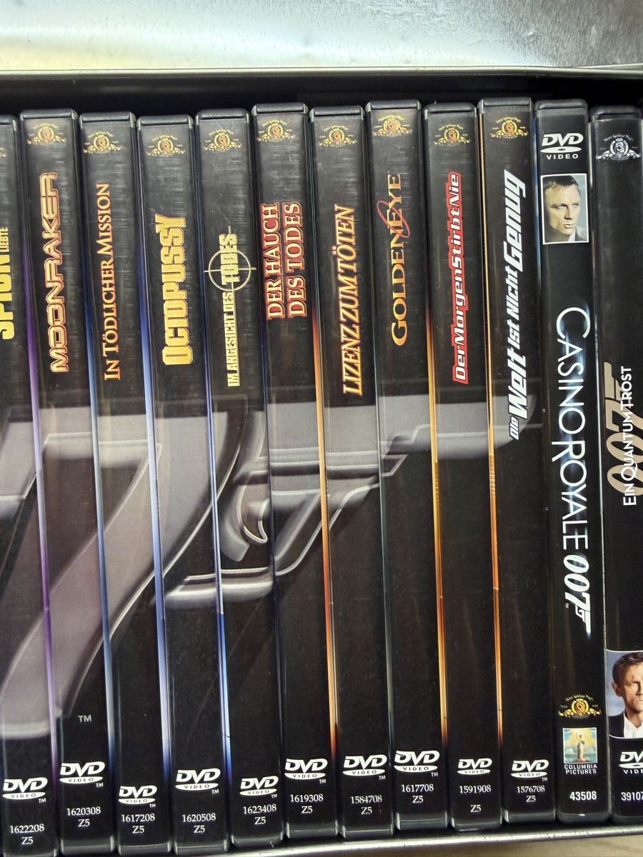 Tutti i DVDs: James Bond dvd 21 Stuck  – Usato da Herzogenbuchsee venduto da ioa_zcm6 3