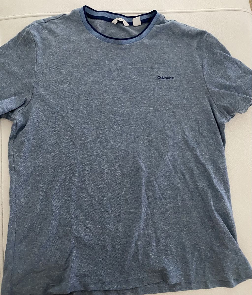 Calvin Klein T-shirts: Calvin Klein Tshirt – D'occasion à Opfikon par Luis144