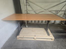 Schreibtisch