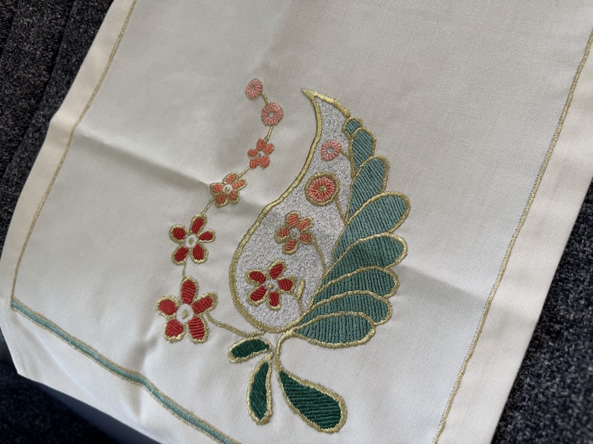 Tutte le decorazioni: 3 piece table cloth – Nuovo (secondo la descrizione) da Zürich venduto da sel_y8cx