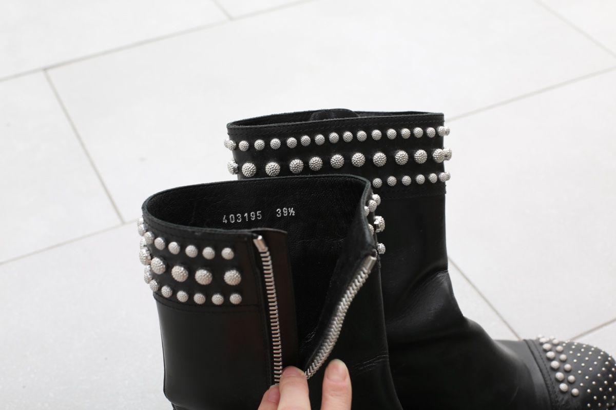 Alexander Mcqueen Scarpe da donna: Alexander McQueen studded black leather boots, size 39 – Usato da Zürich venduto da Mariia_burlachenko 3