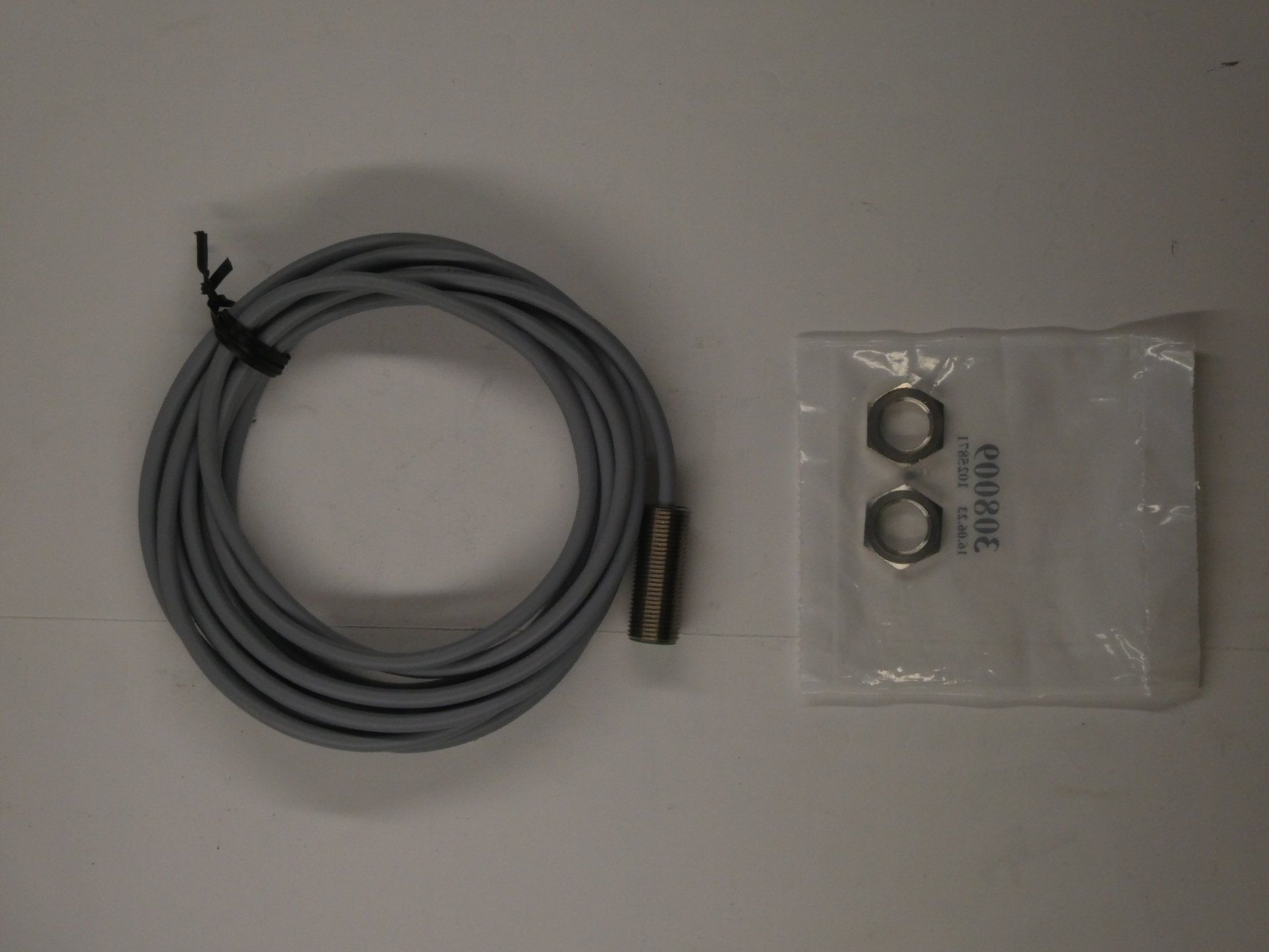 Componenti elettronici: Induktiver Näherungsschalter von Baumer – Nuovo (secondo la descrizione) da Fulenbach venduto da Hach0