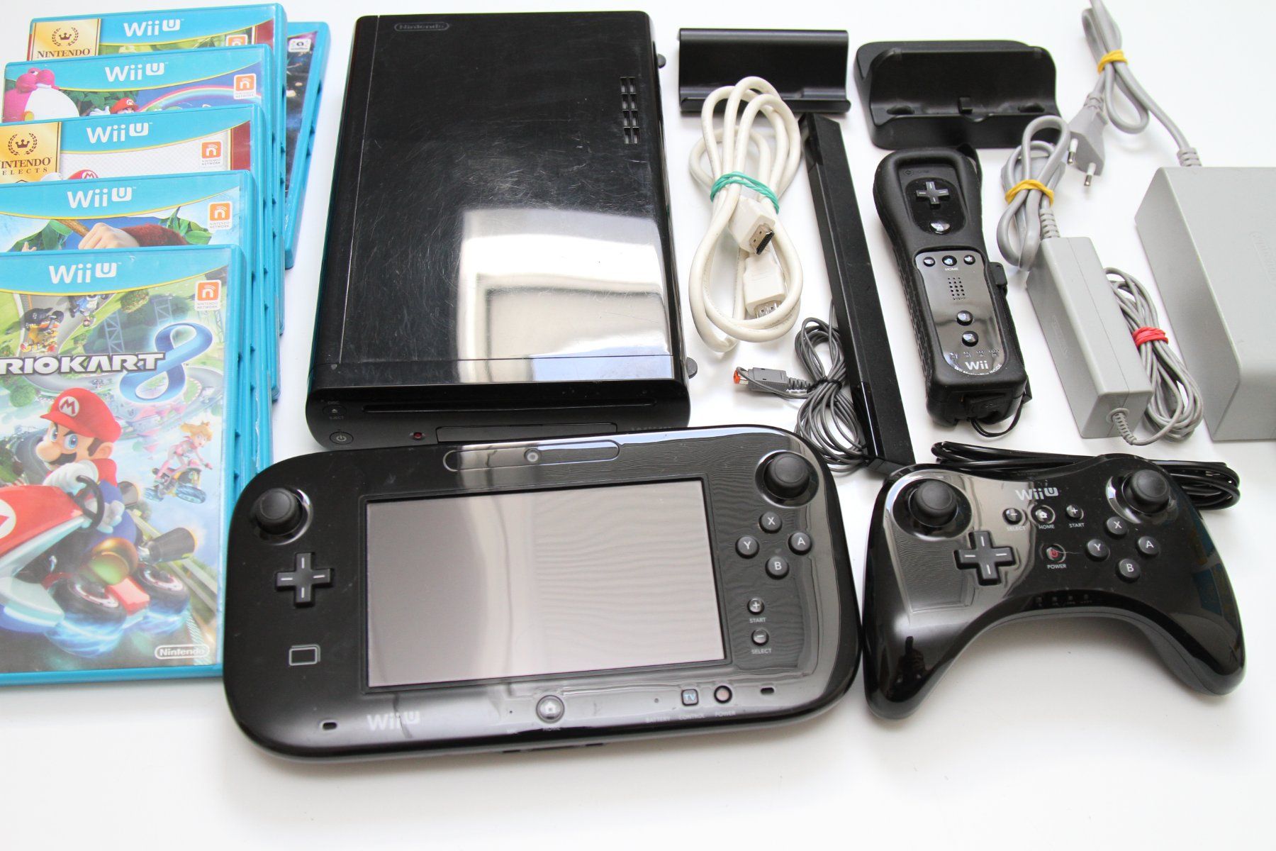 Nintendo Consoles: Nintendo Wii U Konsole mit Spielen – D'occasion à Basel par camelot99