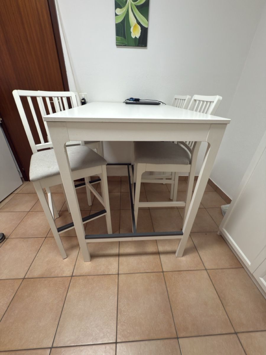 Ikea Set di tavolo e panche: Bartisch mit 4 Stühlen Ikea EKEDALEN – Usato da Widnau venduto da kustercarmen 9