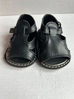 Neuwertige Puppensandalen aus Leder,  8,5 cm
