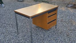 Bureau vintage en bois et métal