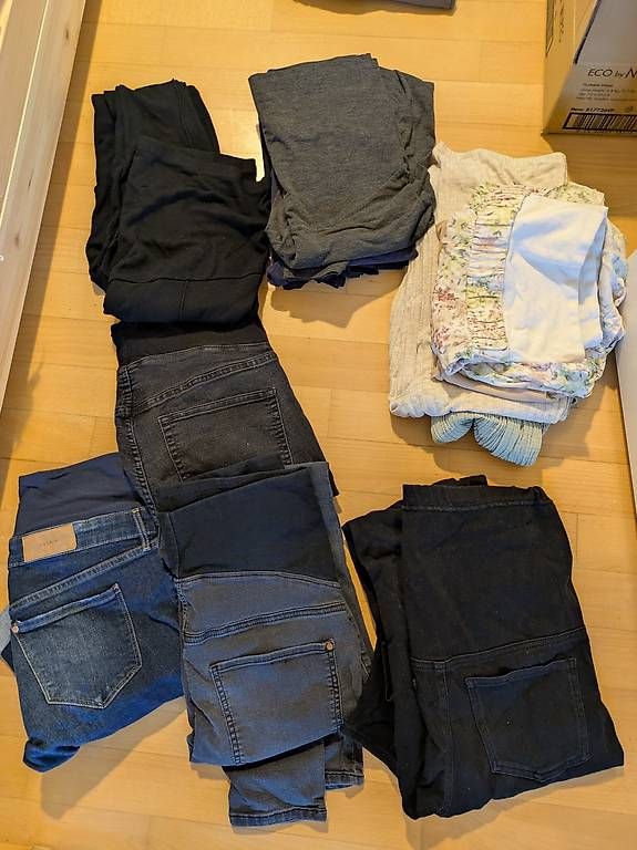 Kleiderpakete: Set von Umstandshosen Grösse M – Gebraucht aus Stäfa von FloStauf