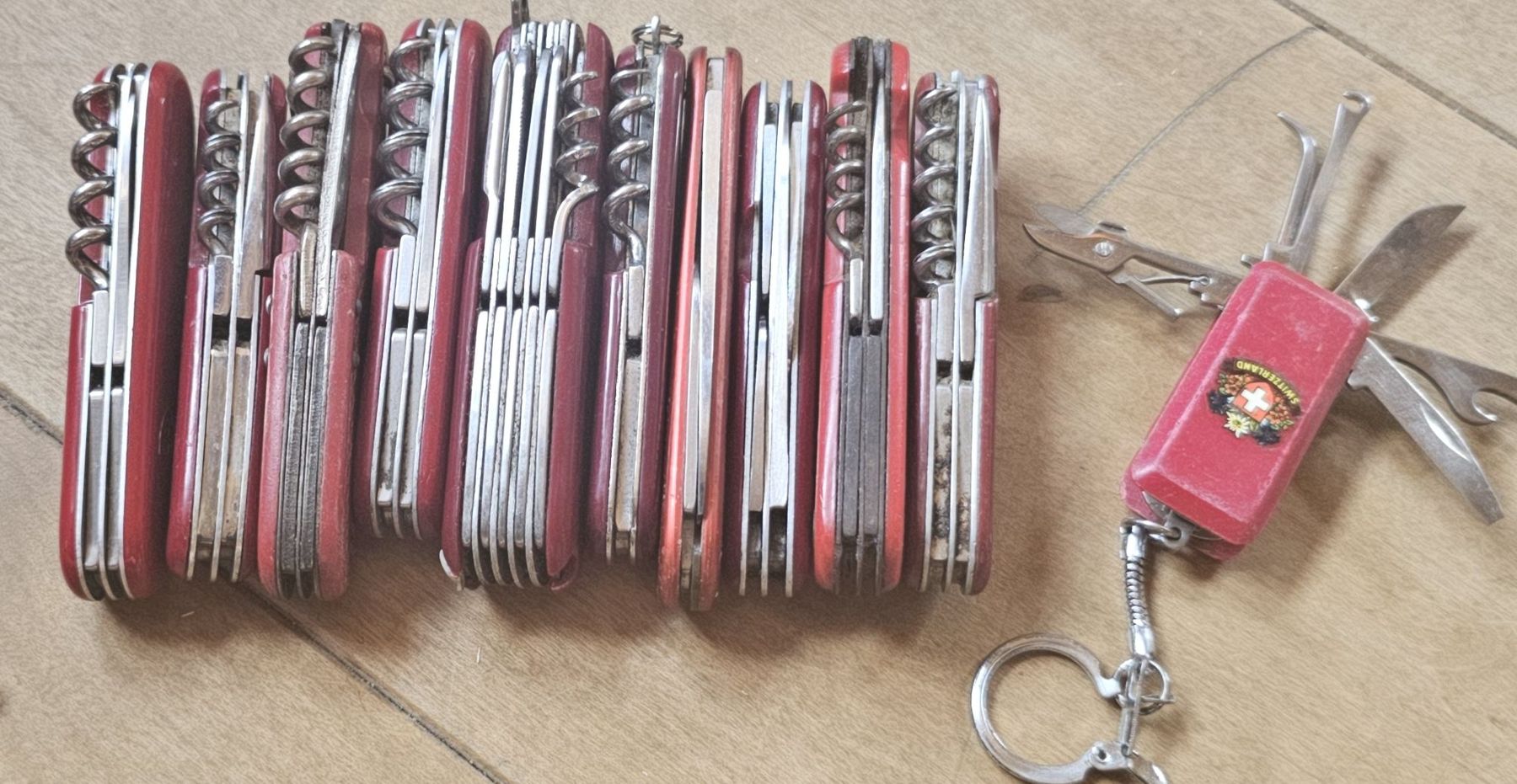 Taschenmesser: Taschenmesser Set Rot guter Zustand – Gebraucht aus Saanen von Steierlein