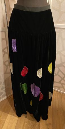 Beautiful Vintage black velvet skirt with colored motifs.US8
