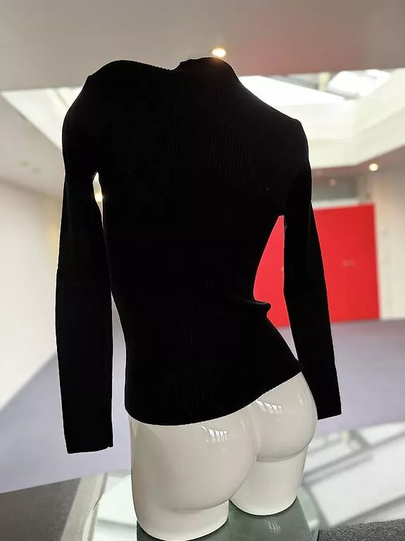 Maglioni & Felpe: Eleganter schwarzer Strickpullove – Usato da Steinhausen venduto da deikoon 1