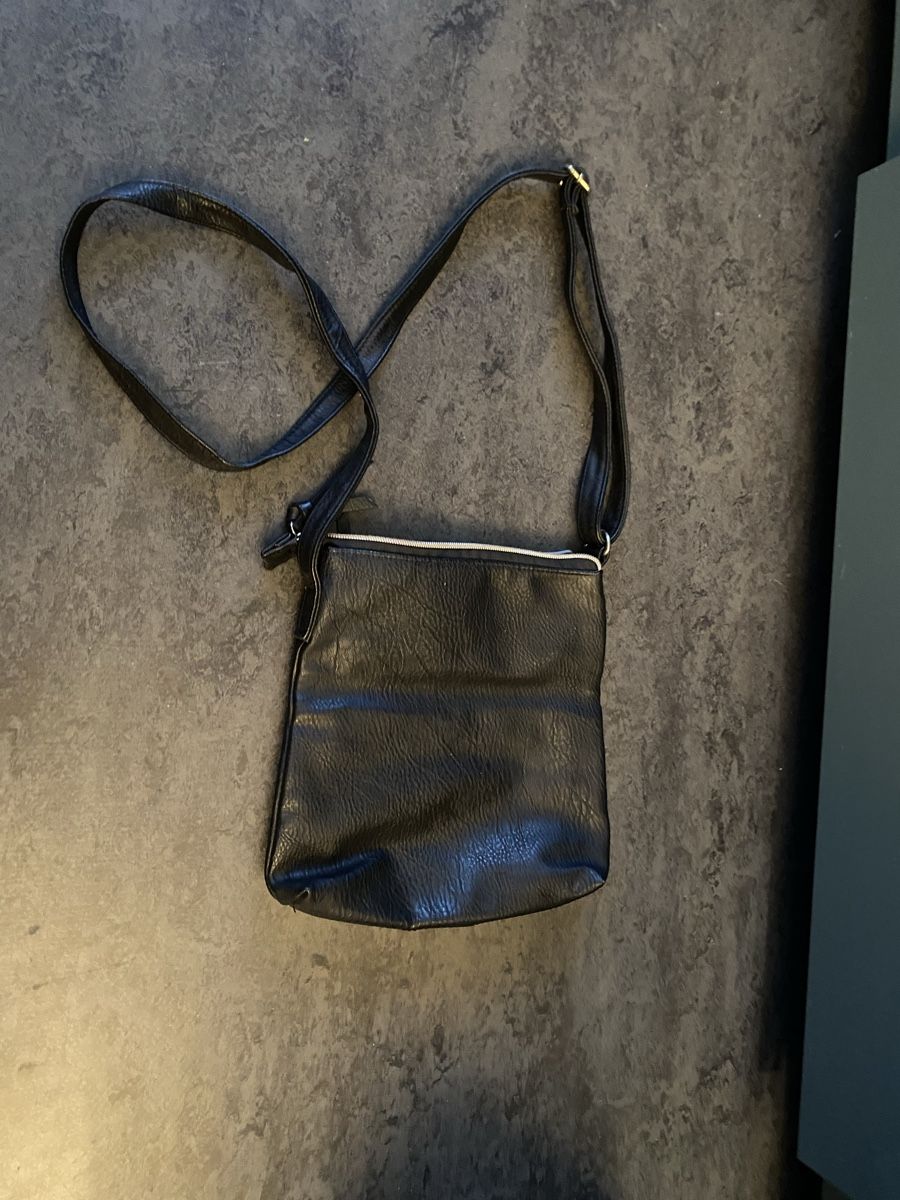 Taschen für Damen: Schwarze Umhängetasche, neuwertig! – Gebraucht aus Zürich von VictoriaV01 1