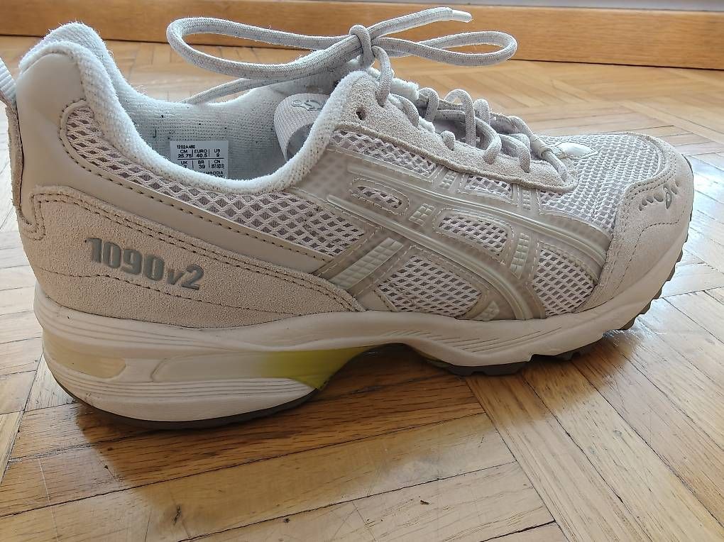 Asics Scarpe da donna: Asics 1090 v2, Grösse 40.5 – Usato da Samedan venduto da t_p_8nvs 3