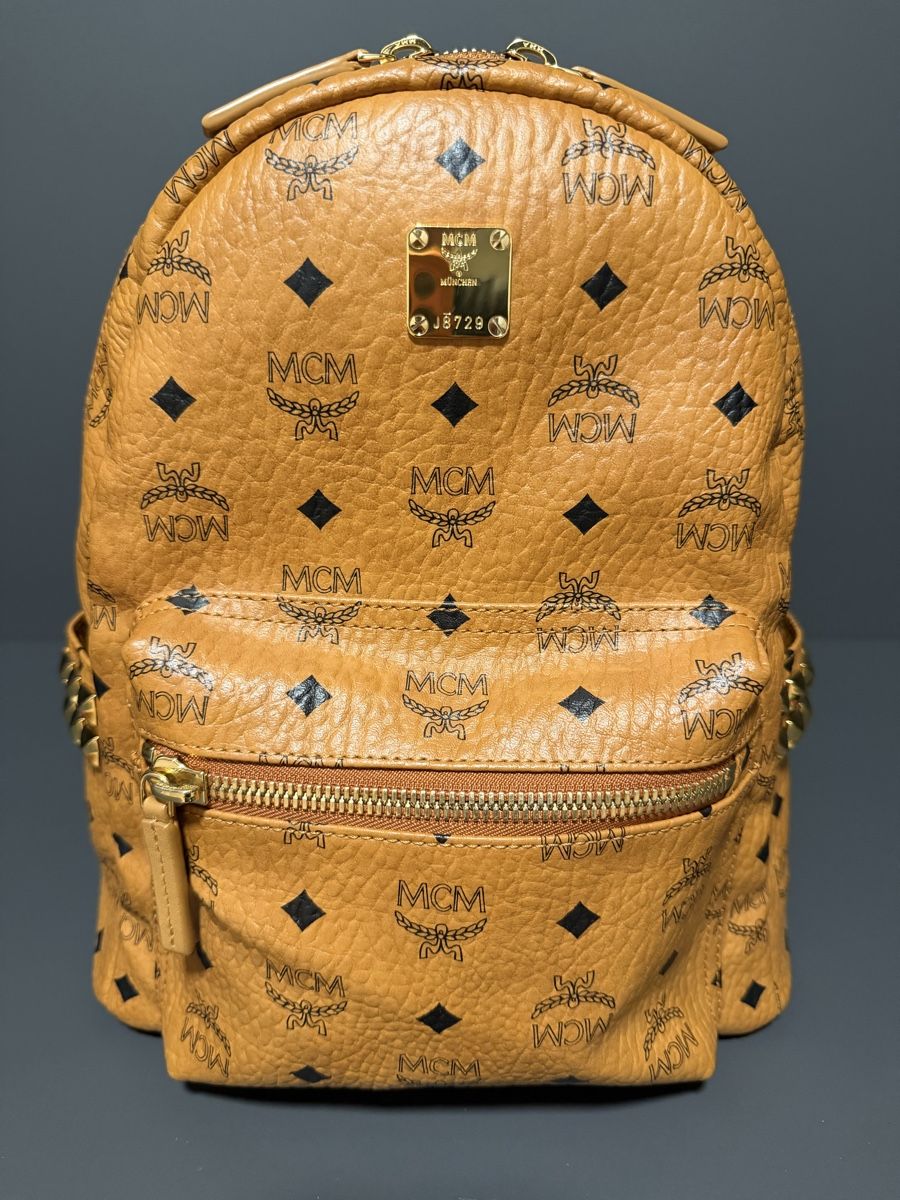 Mcm Zaini: MCM Stark Rucksack in Cognac mit Nieten – Nuovo (secondo la descrizione) da Zollikofen venduto da Danijela1983 2
