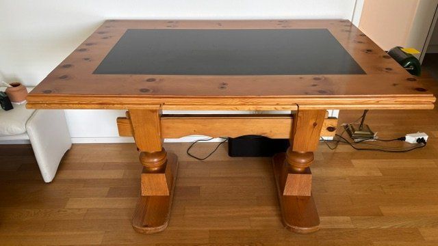 Tables: Arvenmöbel Tisch mit Schieferplatte – D'occasion à Zürich par Kiruno