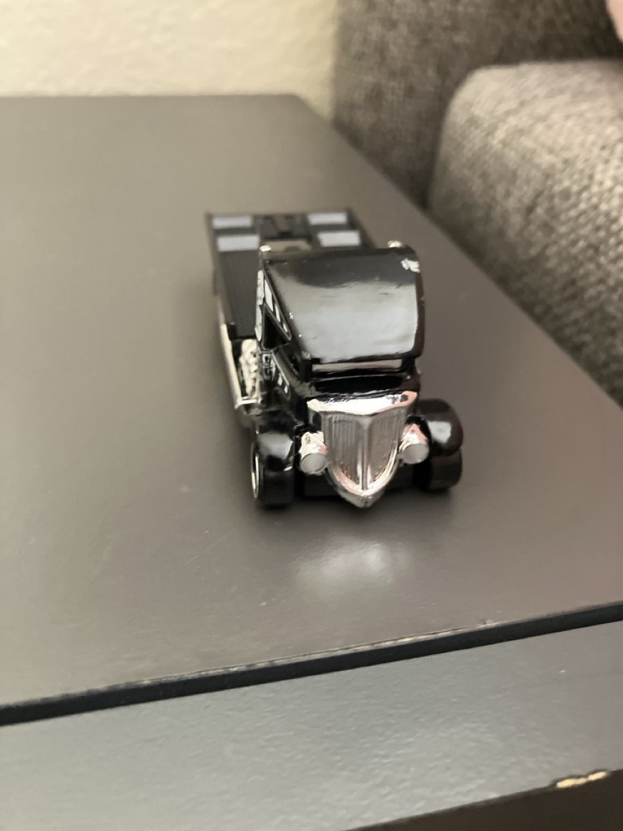Hot Wheels Giocattoli: Schwarzer Hot Wheels Truck – Usato da Bern venduto da Nathalie_Simone