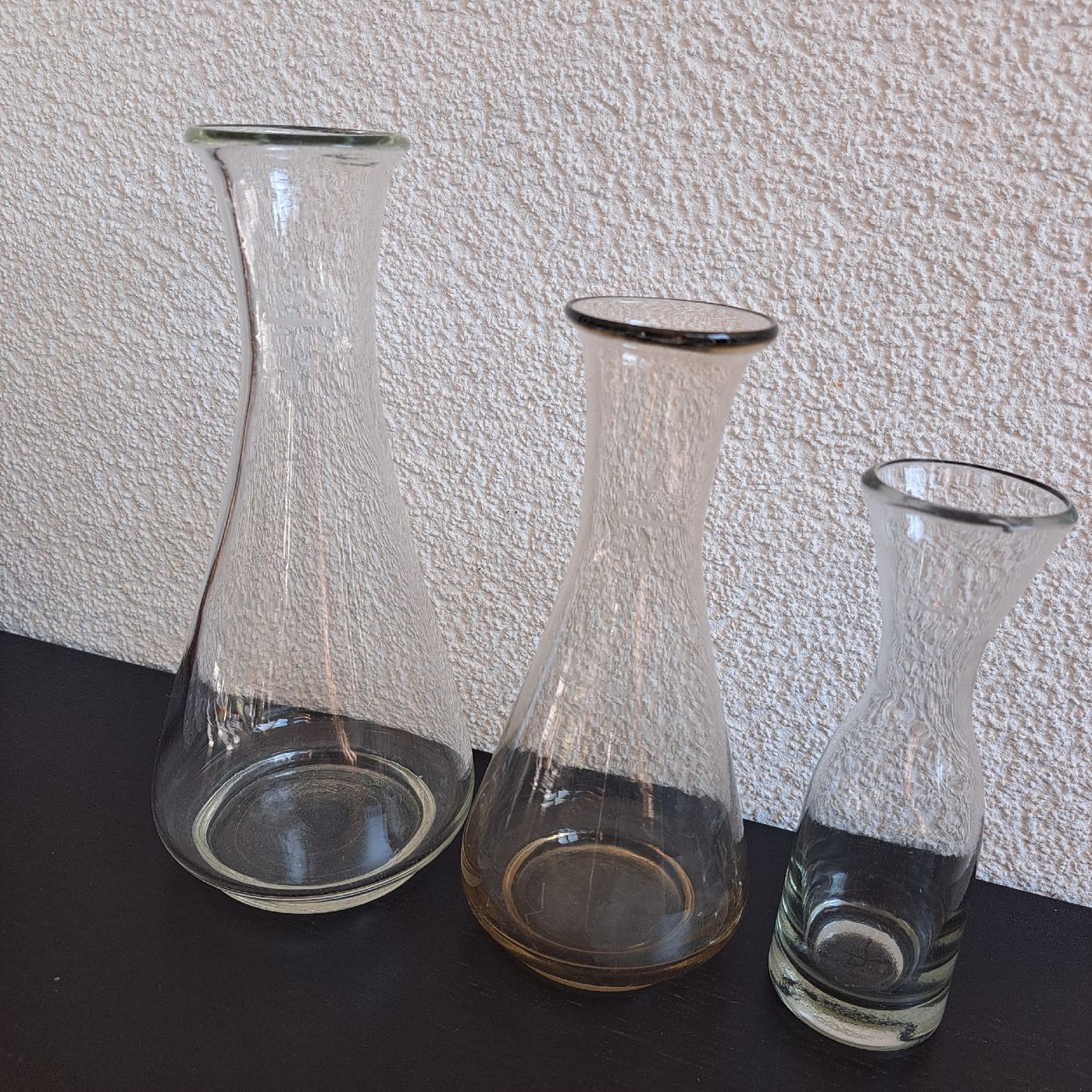 Karaffen: 3 antike Weinkaraffen – Gebraucht aus Riehen von Appia48