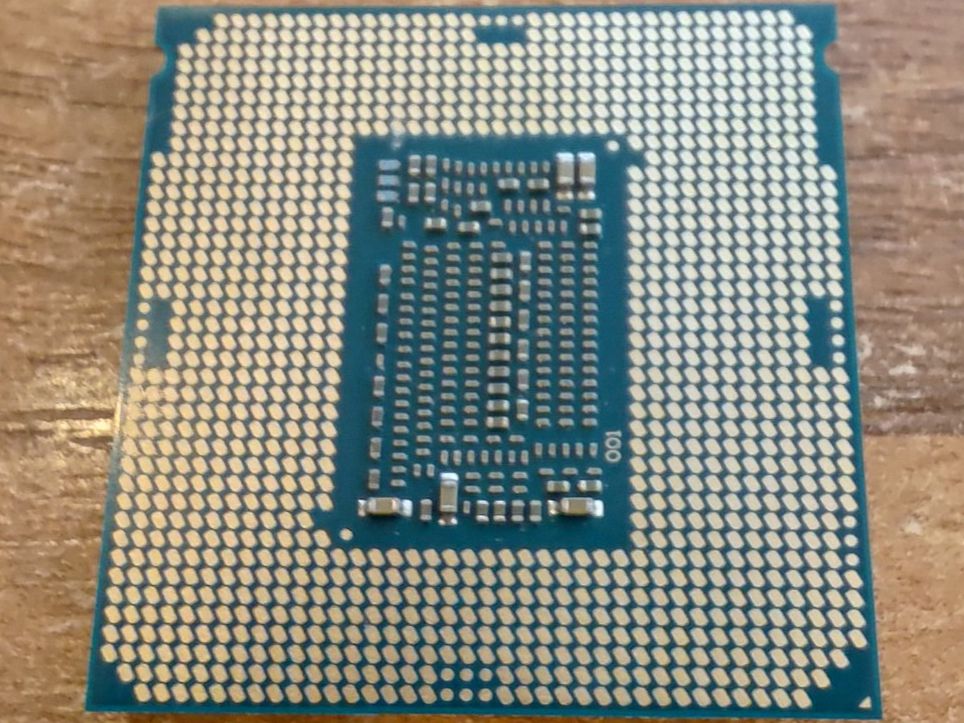 Intel Composants électroniques: Xeon E-2144G 3.60 GHz 4 Kerne Cache: 8 MB Intel – D'occasion à Zürich par Drwatson 1