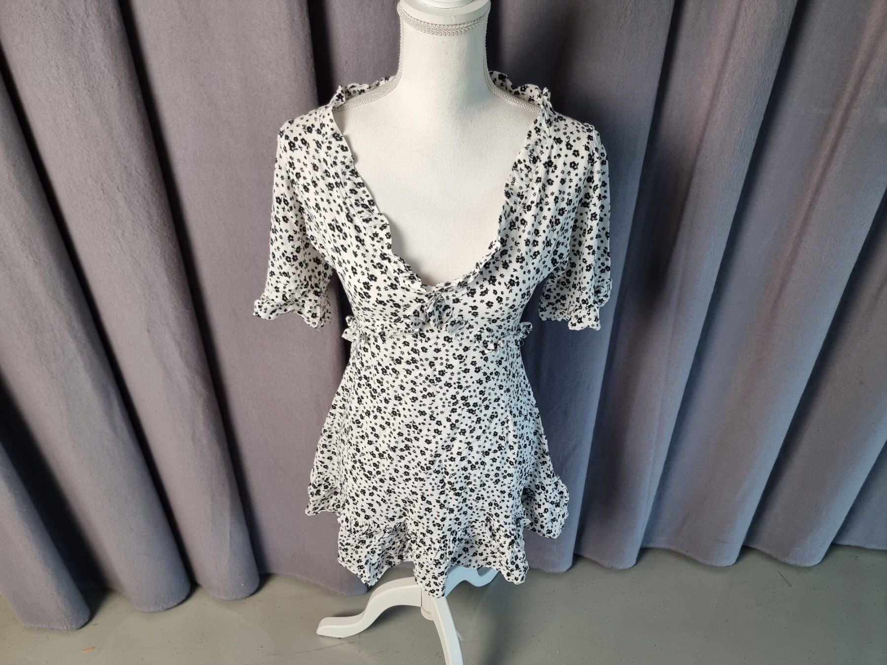 Kleider: Schwarz-weisses Kleid – Gebraucht aus Urtenen-Schönbühl von Restwert_Schoenbuehl