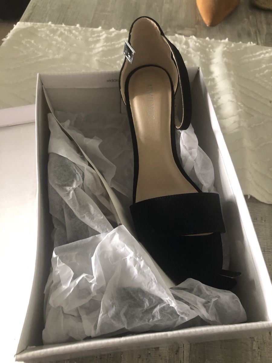 Scarpe da donna: Eleganti sandali neri ABOUT YOU, – Nuovo e nell'imballaggio originale da Uster venduto da mar_pqx5 1