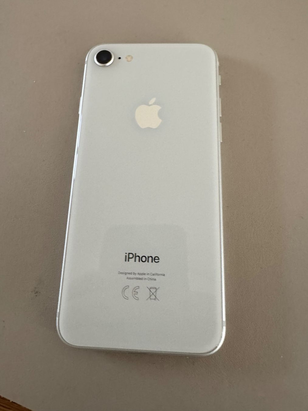Apple Telefoni cellulari / Smartphones: iPhone 8 – Difettoso da Adliswil venduto da Busys 1