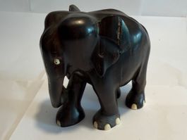 Schwerer handgeschnitzter Holzelefant – dunkles Hartholz