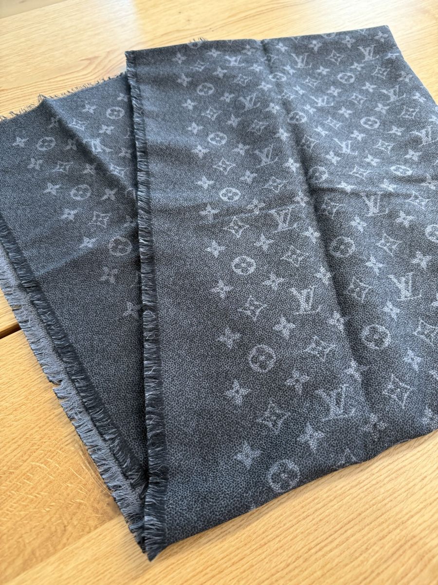 Louis Vuitton Foulards & écharpes: Louis Vuitton Monogram Classic scarf – Neuf (Voir description) à Zollikerberg par mik_5skf