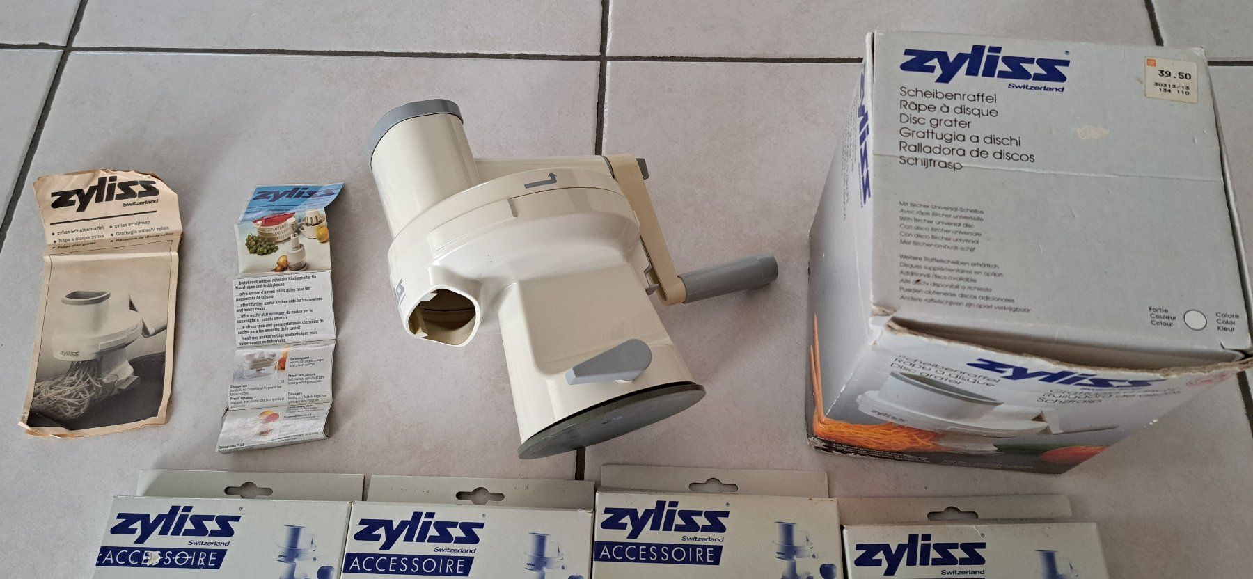 Zyliss Elettrodomestici da cucina: ***** Zyliss Scheibenraffel mit 4-Scheiben – Usato da Villaz-St-Pierre venduto da Ubid 1