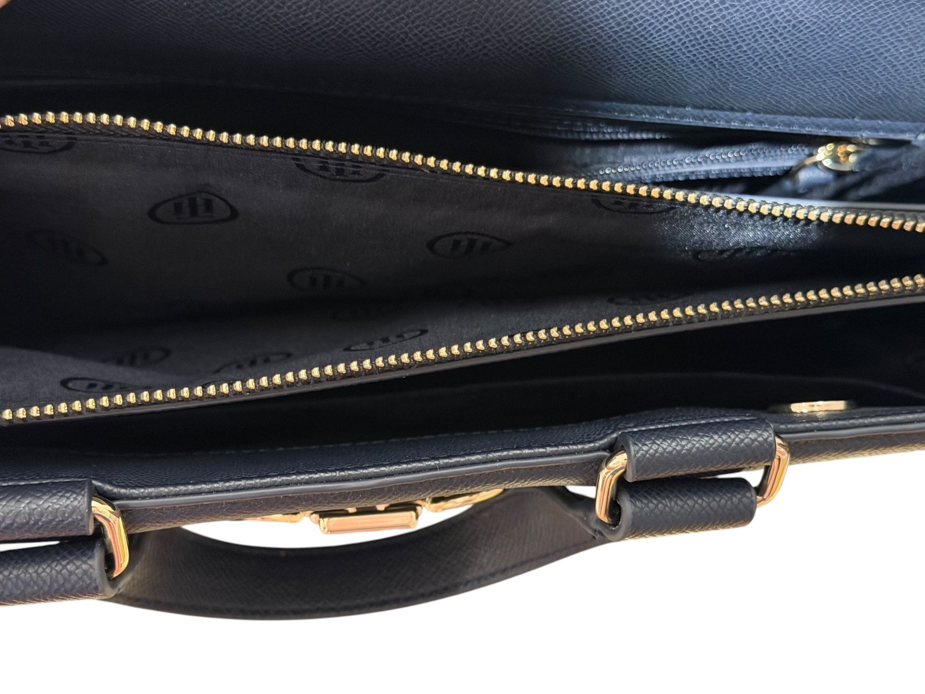 Tommy Hilfiger Taschen für Damen: TOMMY HILFIGER TASCHE BLAU HINGUCKER – Gebraucht aus LUZERN von modeundlifestyle 4