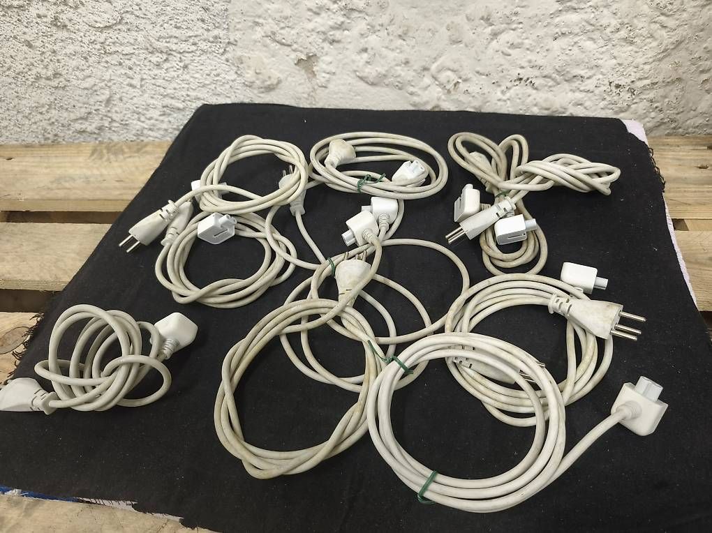 Apple Kabel: Stromkabel mit Schweizer Stecker – Gebraucht aus Binningen von saviola01 2