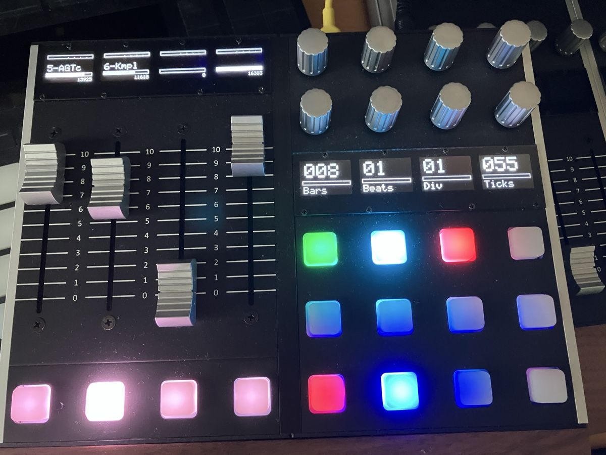 Platines de mixage: MakePro X control surface (MCU and others) – D'occasion à Birsfelden par GordyB 2