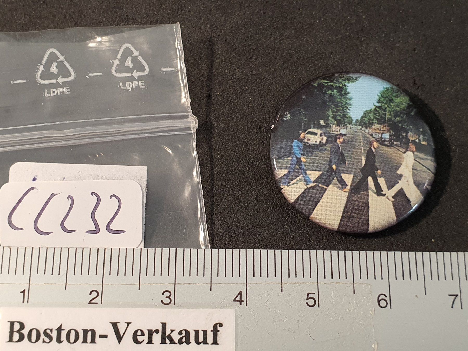 Plaketten & Abzeichen: CC232 - Pin /Button - Musik - The Beatles – Gebraucht aus Reinach BL von Boston-Verkauf
