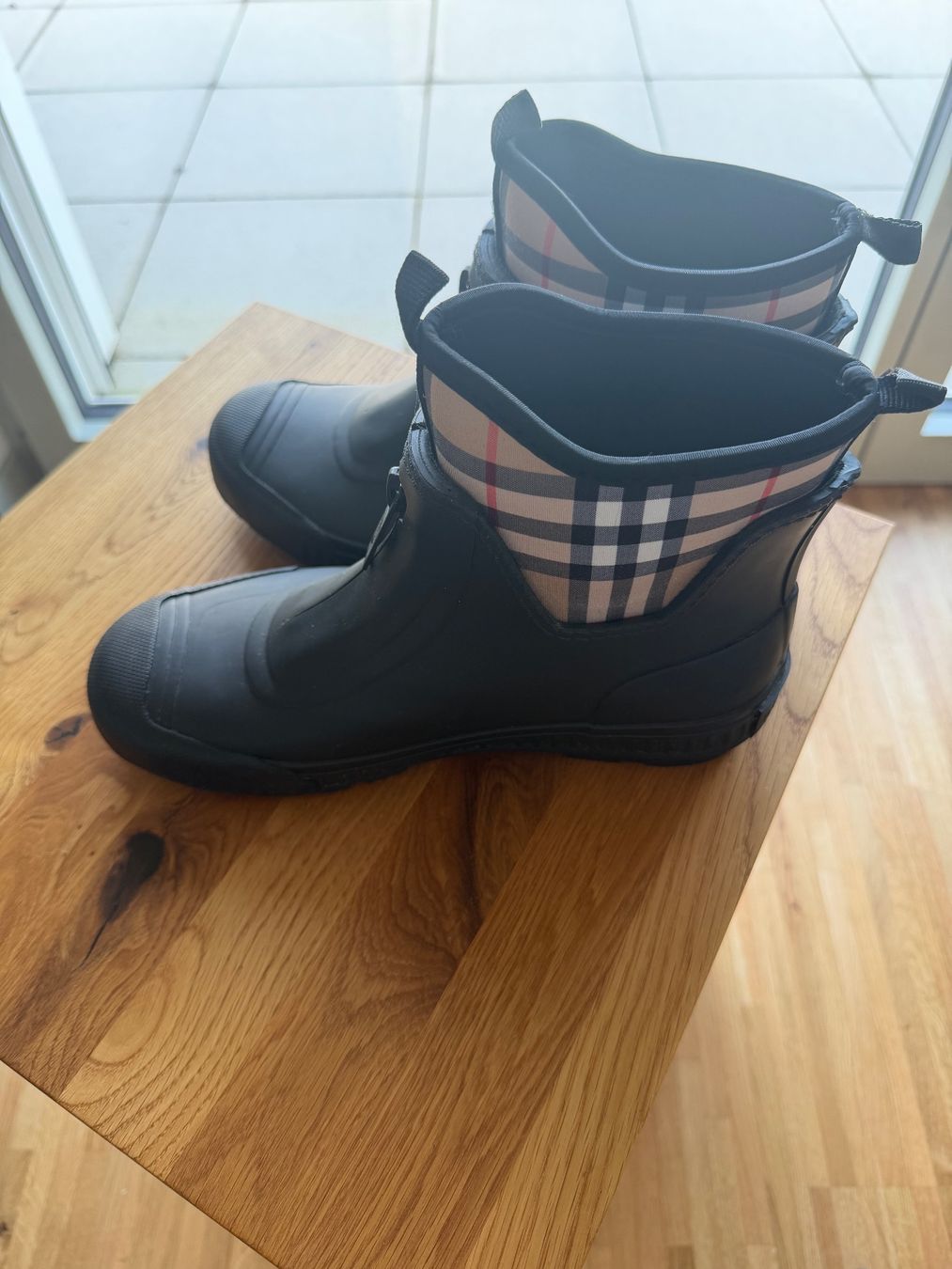 Burberry Damenschuhe: Burberry Gummistiefel 39 – Gebraucht aus Dübendorf von gas_2wcn