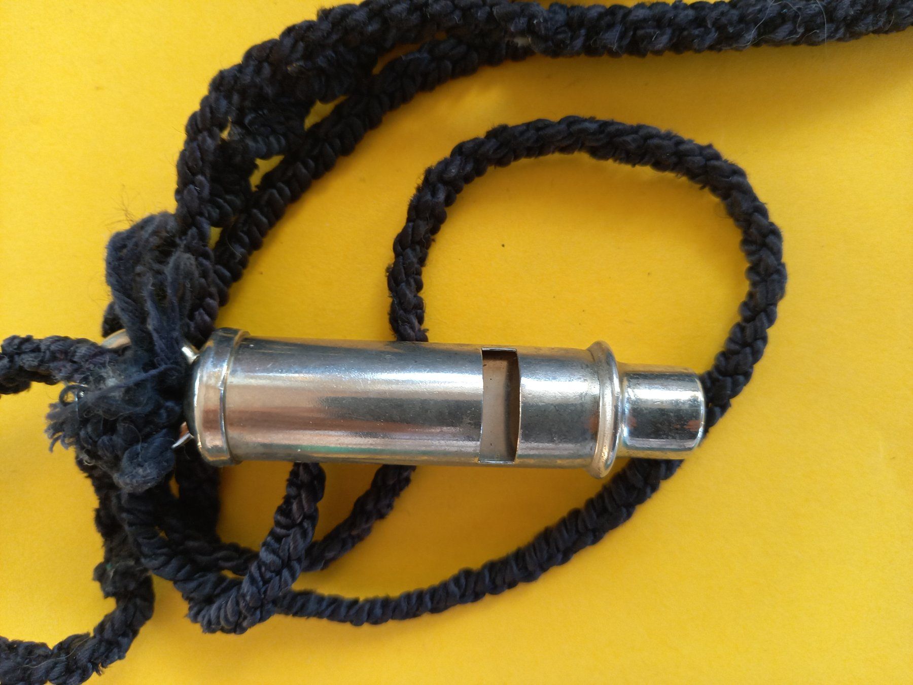 Strumenti musicali: Sifflet ancien de type scout – Usato da Rossens FR venduto da Souris1 3