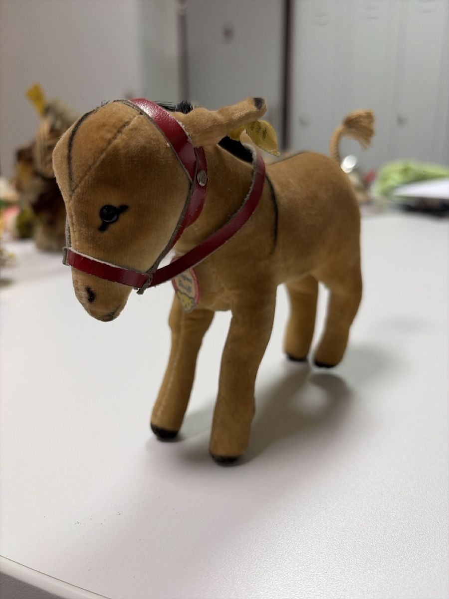 Steiff Spielzeuge: Steiff Esel /Pferd 1412.0 mit Marke und Schild – Gebraucht aus Dietikon von cre8different