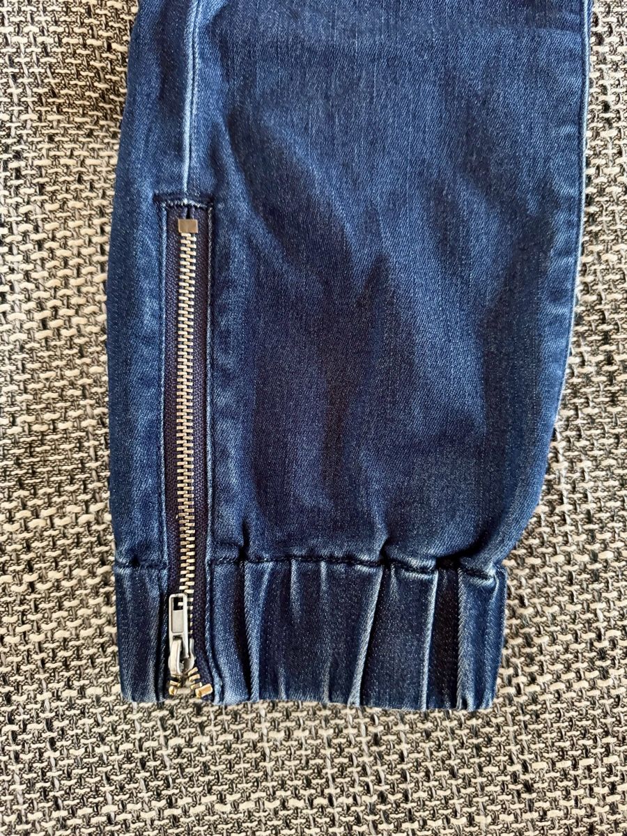 Guess Jeans: Guess Jeans, Gr. 27, mit Reissverschluss – Gebraucht aus Gommiswald von Aloha.Spirit 3