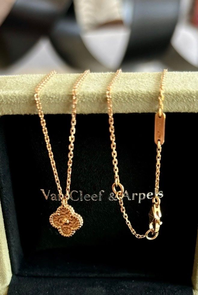 Colliers: Van Cleef Anhänger Sweet Alhambra – Neuf (Voir description) à Zürich par NNK28 3