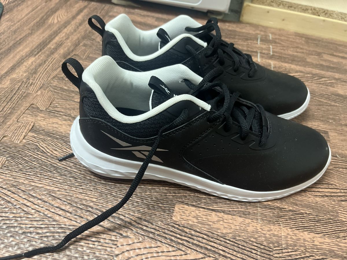 Reebok Schuhe für Jungen: Sneakers gr 38 – Neu (gemäss Beschreibung) aus Frauenfeld von Ka.ia