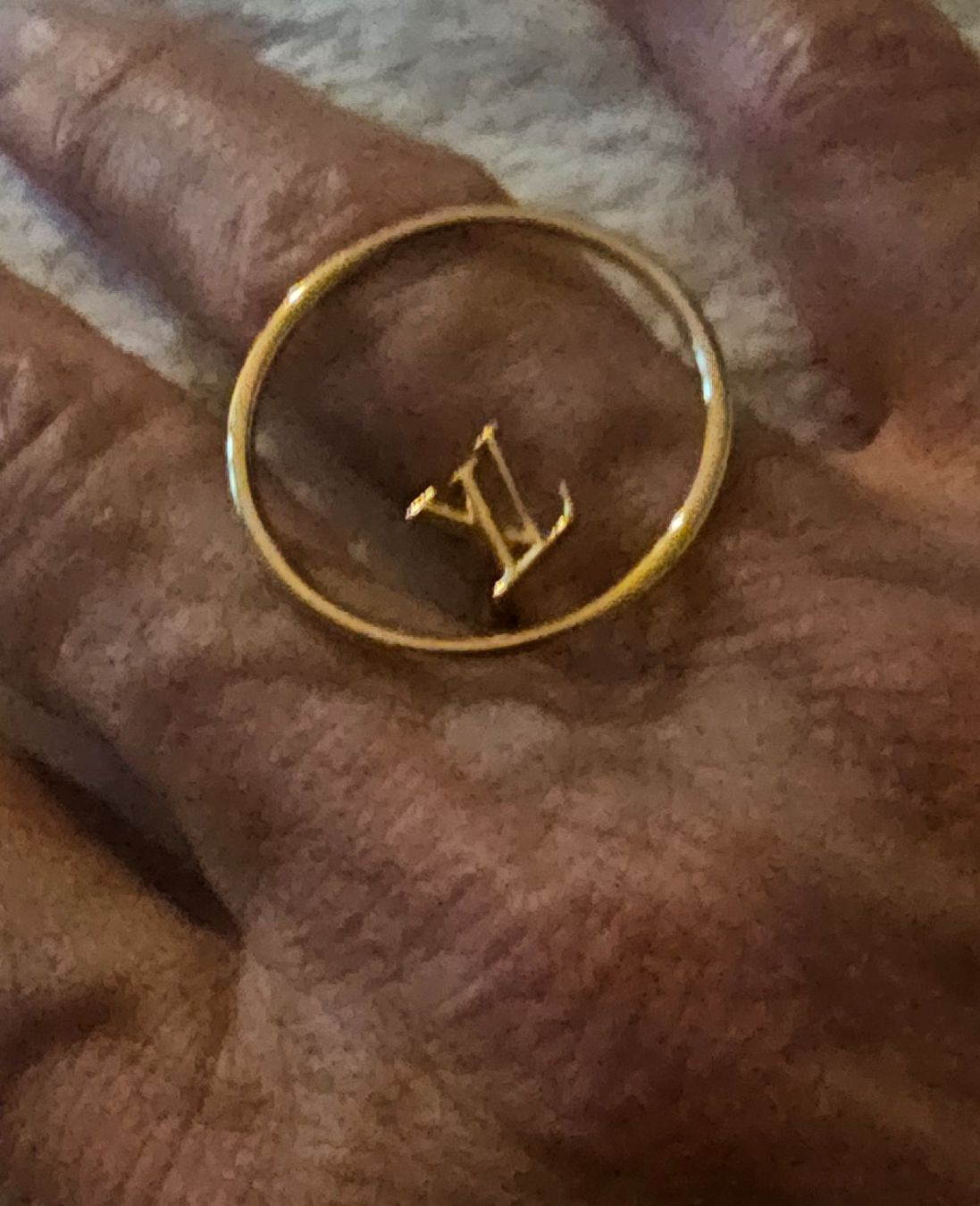 Anelli: Louis Vuitton – Bague LV Loop dorée – Usato da Mörigen venduto da uw5_bq7n 3