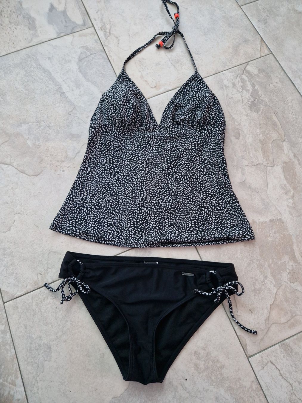 Costumi da bagno & Bikini: Tankini von Protest, Grösse 38C, Schwarz/Weiss – Usato da Niederrohrdorf venduto da Miripfiri