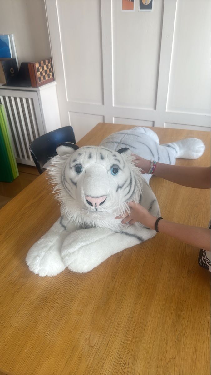 Spielzeuge: Stofftier Tiger weiss gross – Gebraucht aus Zuerich von Rufab