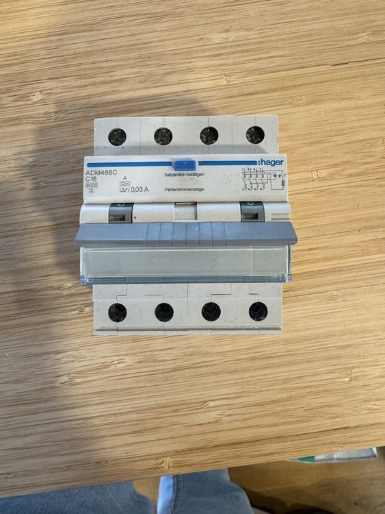 Hager Fehlerstromschutzschalter CDC748M - 40A 2-polig In Weiß