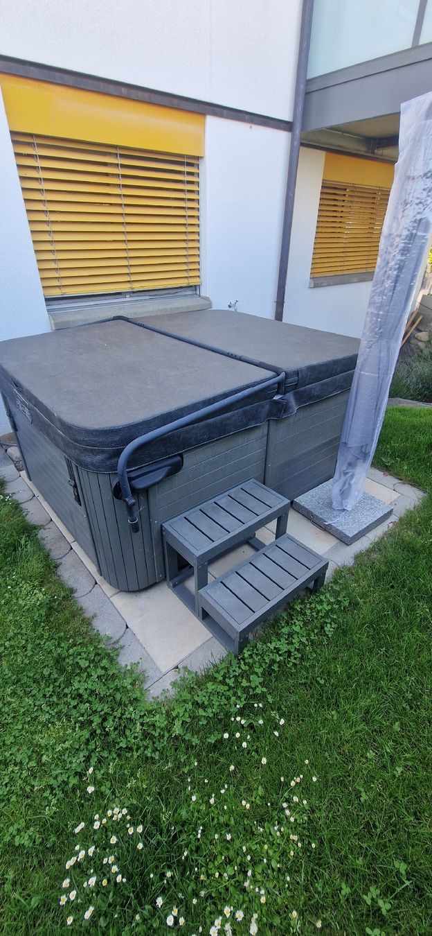 Whirlpool: Hydrojet Whirlpool – Usato da Busswil BE venduto da Ballantines01 2