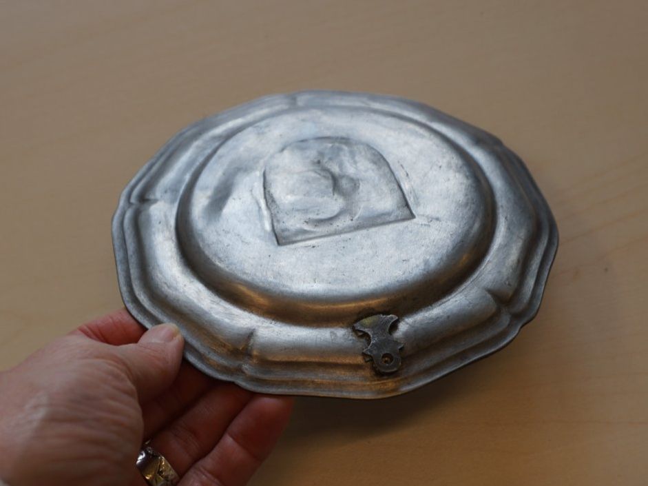Piatti: Zinnteller mit Basler Wappen, Durchmesser 15cm – Nuovo (secondo la descrizione) da Giswil venduto da sowo60 3