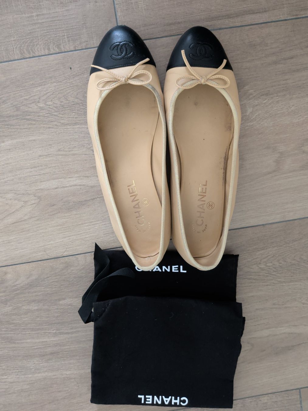 Chanel Scarpe da donna: Chanel Cambon Leather Ballet Flats – Usato da Morges venduto da dhi_y2qk