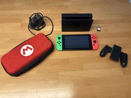 Nintendo Switch grün/rot mit Tasche und Smash Bros Ultimate