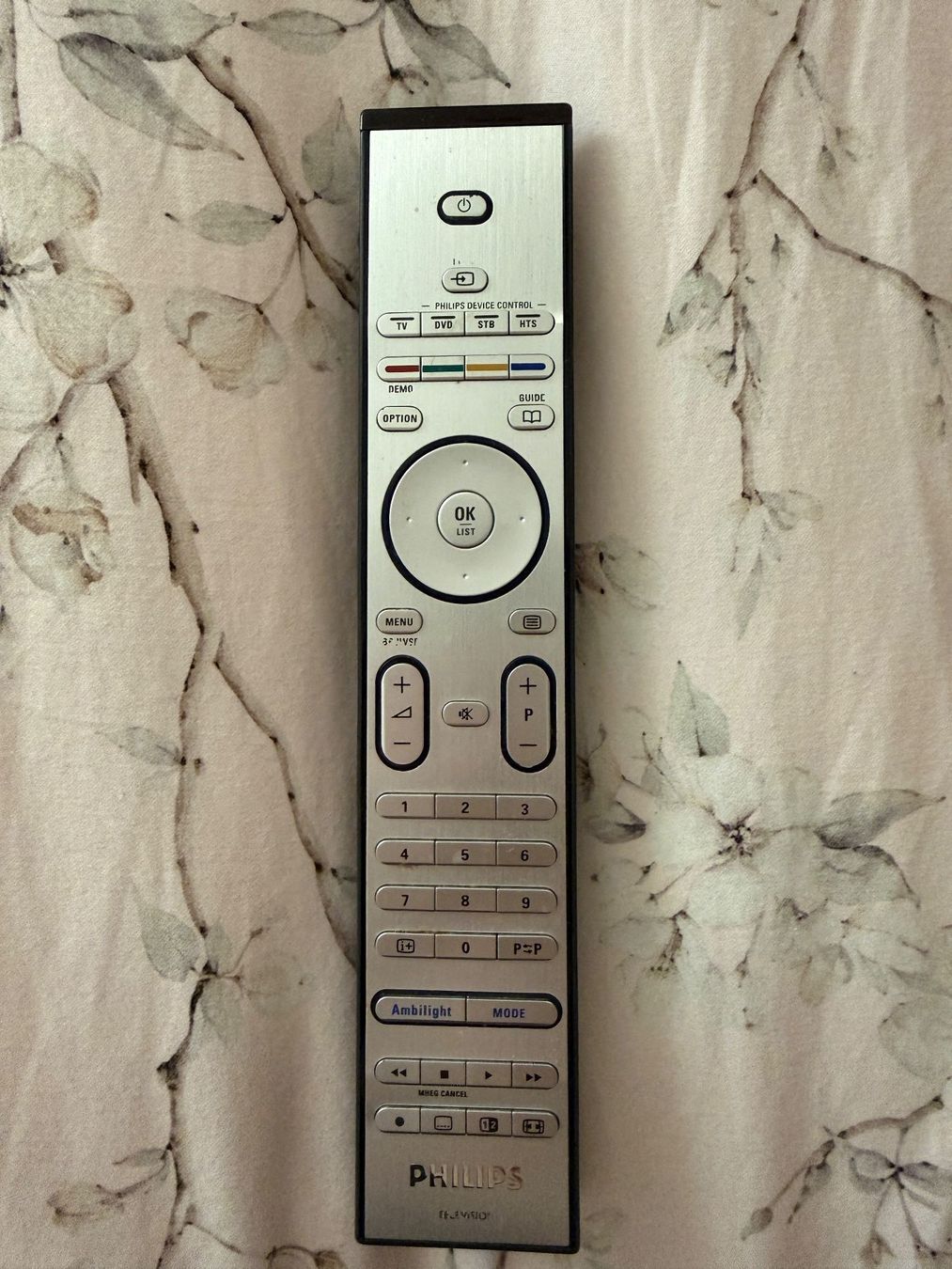 Philips Televisori: Philips TV 37" LCD-Fernseher mit Ambilight – Usato da Wetzikon ZH venduto da DJ-Pipo-Music 6