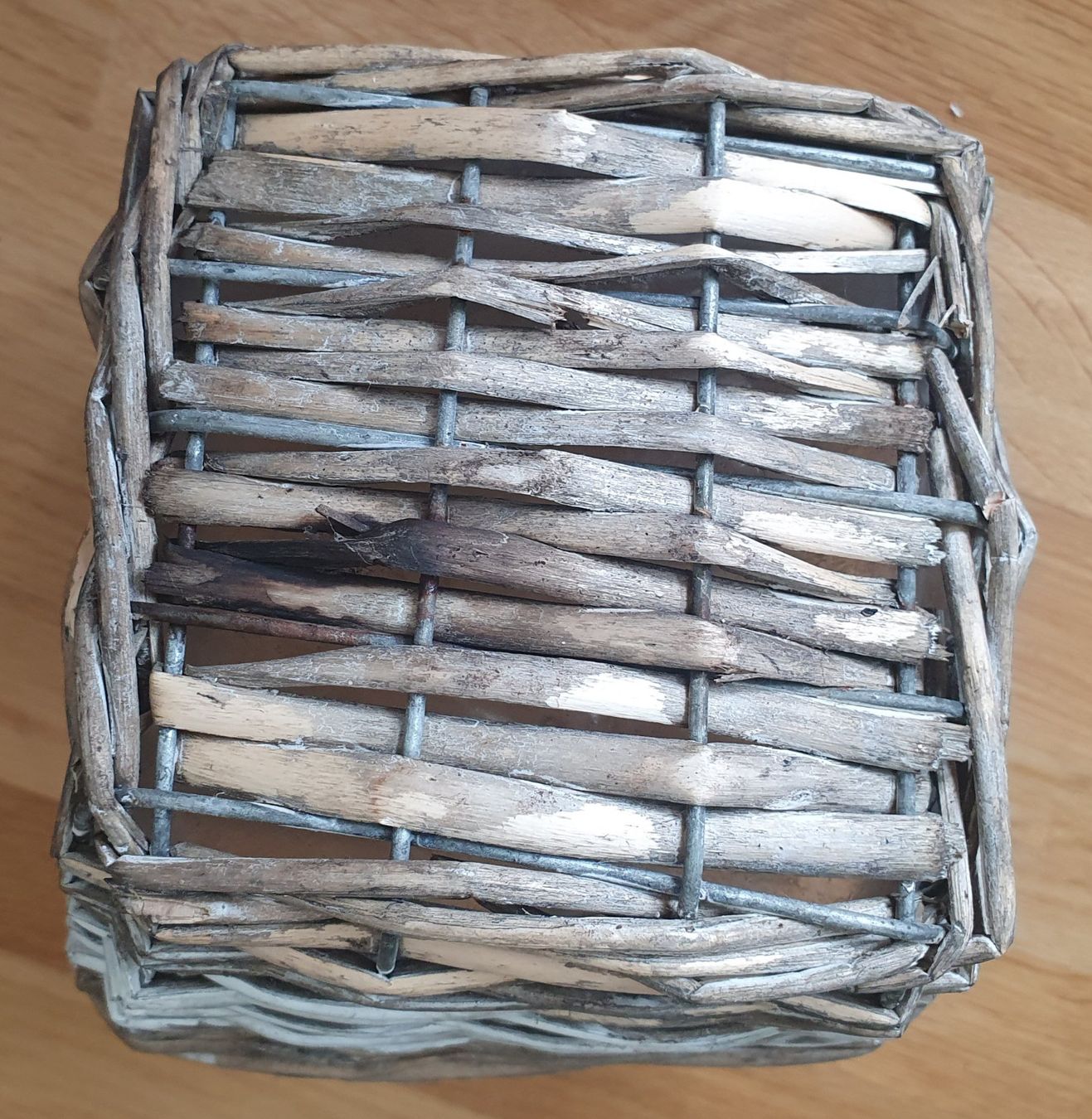 Vasi per fiori: Petit panier en osier – Usato da Court venduto da Jovi2 4
