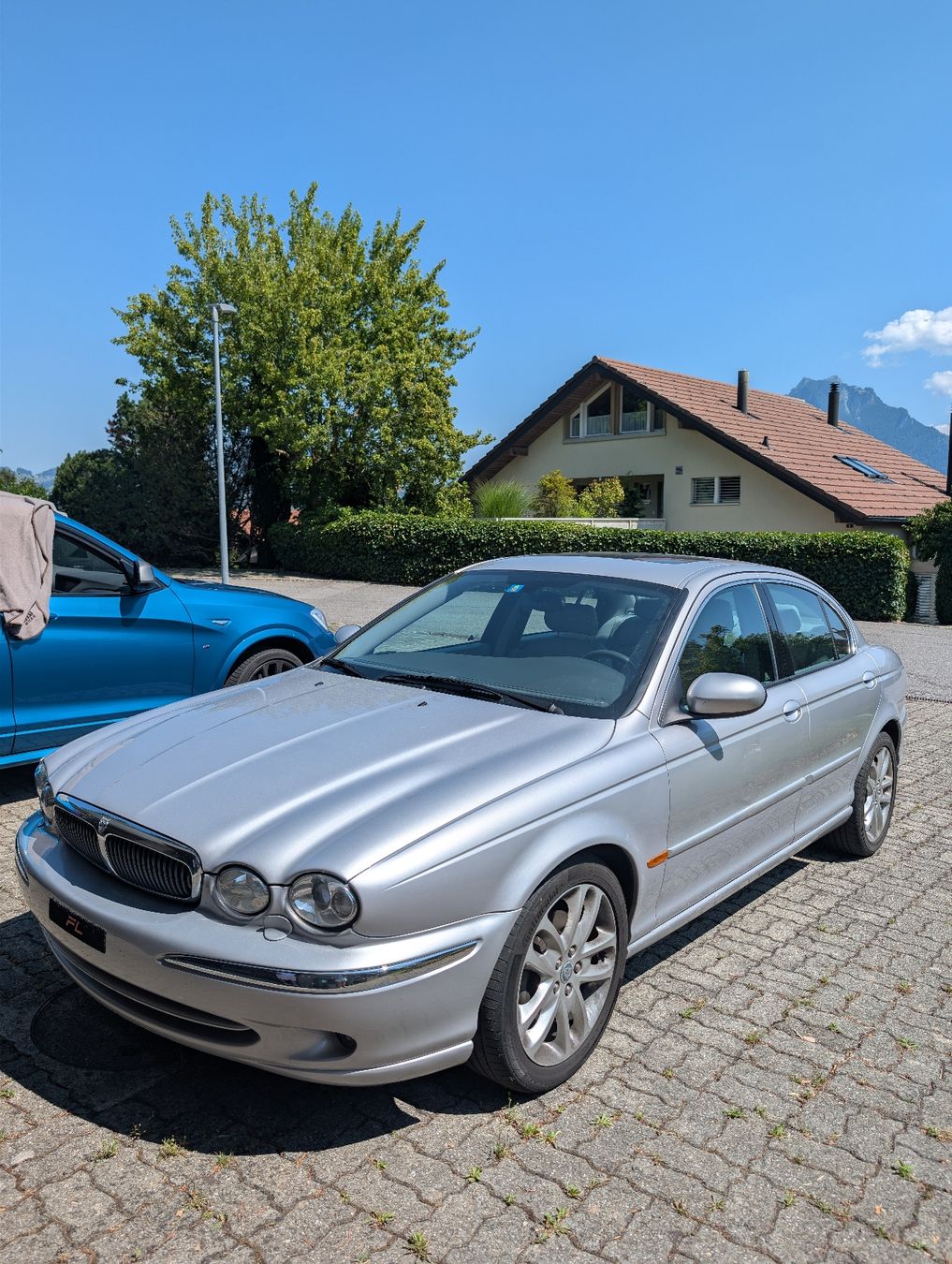 Jaguar Autos: Jaguar X-Type Silber Unfallfahrzeug – Defekt aus Hondrich von kab_6qyz 1