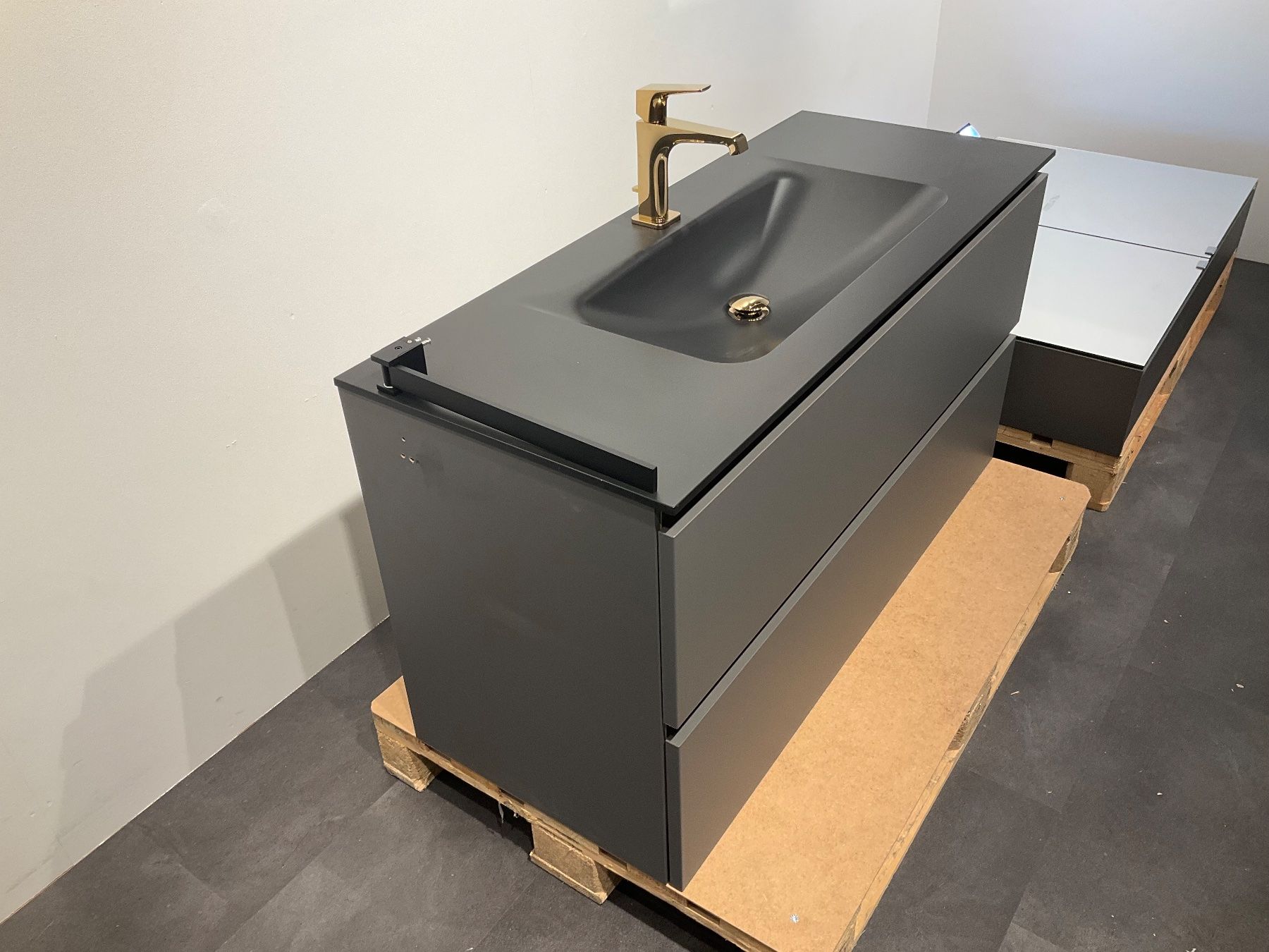 Mobili per bagno: 067 Badmöbelkombination, grau/schwarz, 120cm – Nuovo (secondo la descrizione) da Derendingen venduto da Meisterstuecke 1