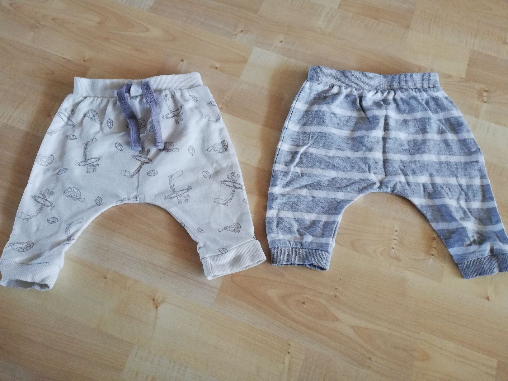 Hosen: Baby Höschen 62/68 – Gebraucht aus Thun von man_fg9v
